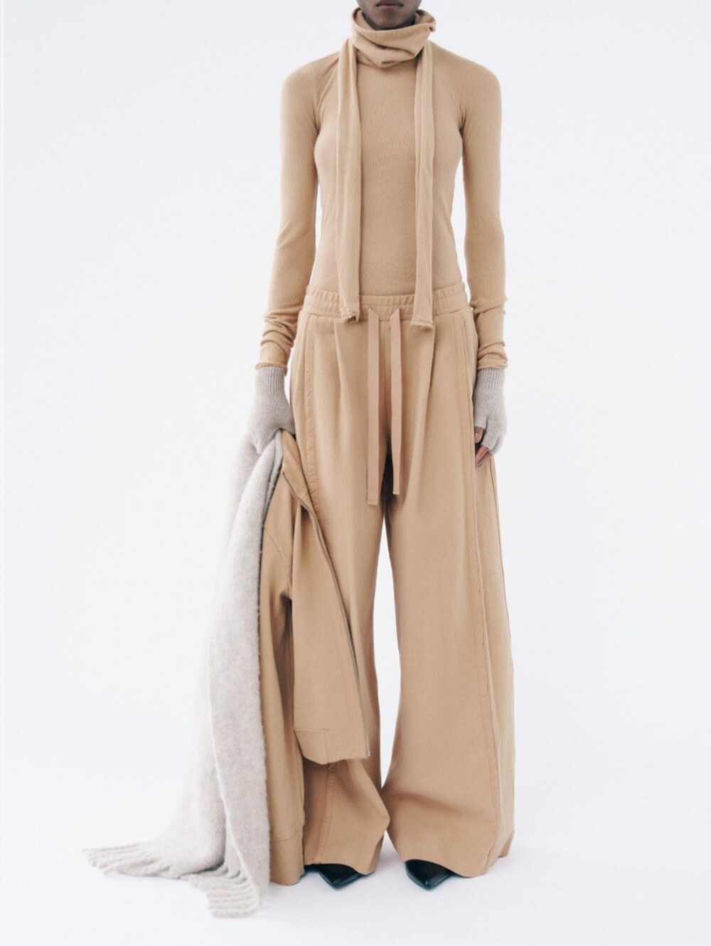 ZARA Wide-Leg Relaxed Drawstring Pleated Pants in Camel